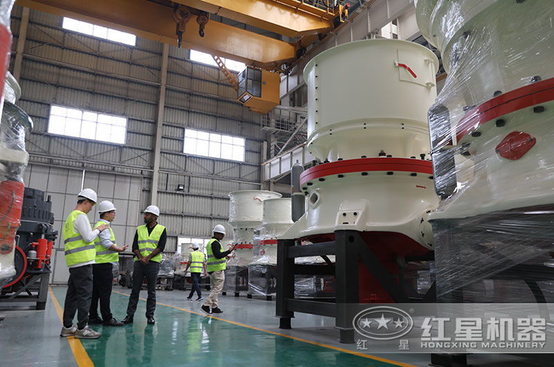 客户来厂考察花岗岩破碎机设备 客户来厂考察花岗岩破碎机设备