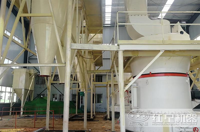 工业硅石磨粉机现场 工业硅石磨粉机现场