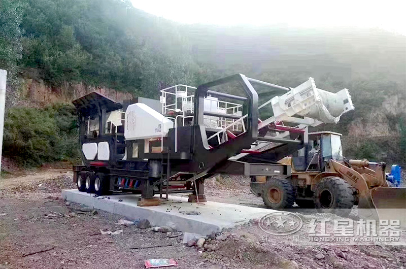 搭载PE系列的移动颚式破碎机 搭载PE系列的移动颚式破碎机