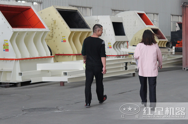客户来厂考察煤矸石破碎设备 客户来厂考察煤矸石破碎设备