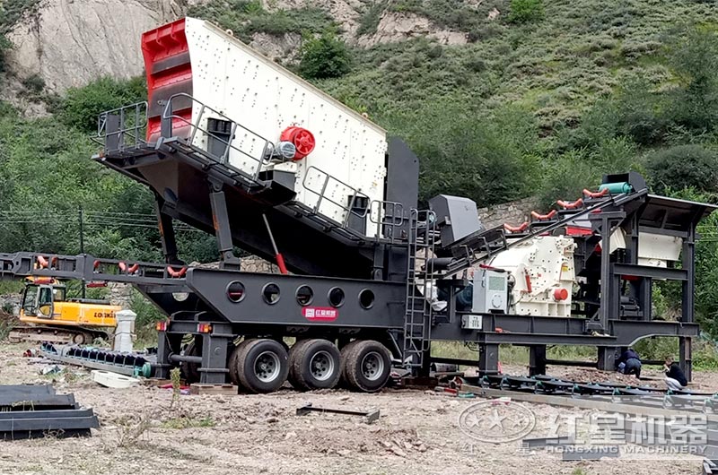 移动反击式破碎机现场 移动反击式破碎机现场