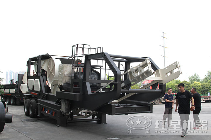 客户就公司现货进行参观、考察