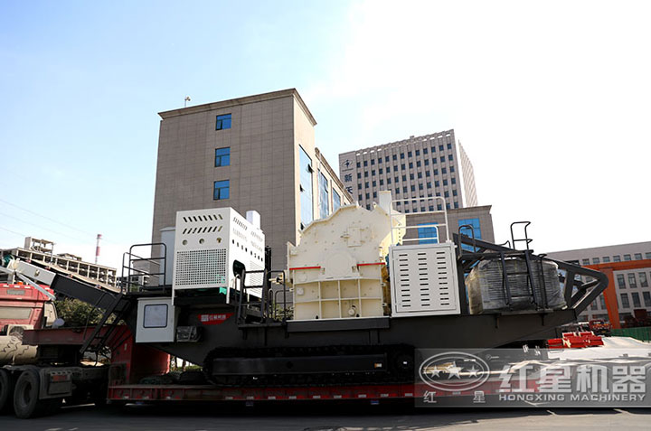 移动破碎机发货现场，价格区间在15-150万之间